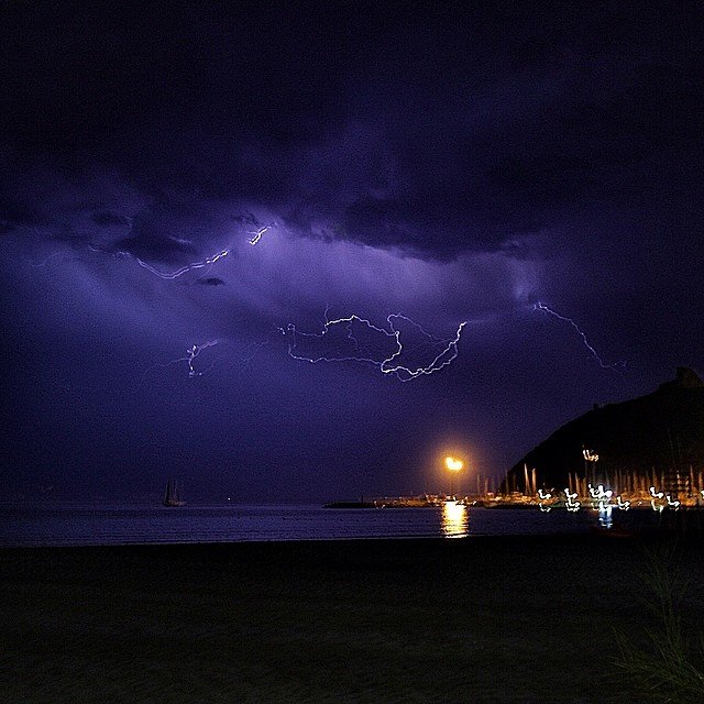 temporale-e-fulmini-al-poetto-di-cagliari