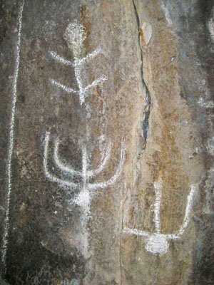 uomini-capovolti-tombe-oniferi