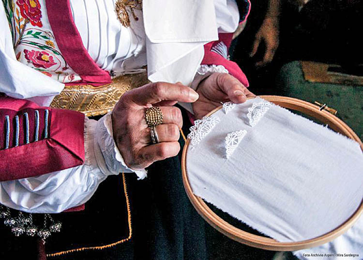 ricamo-tradizionale-lollove