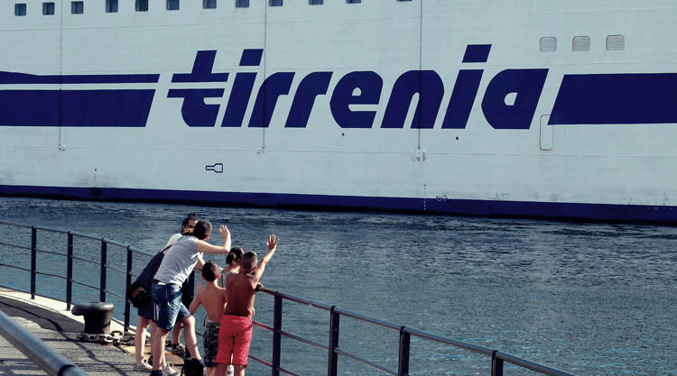 partenza-traghetto-tirrenia