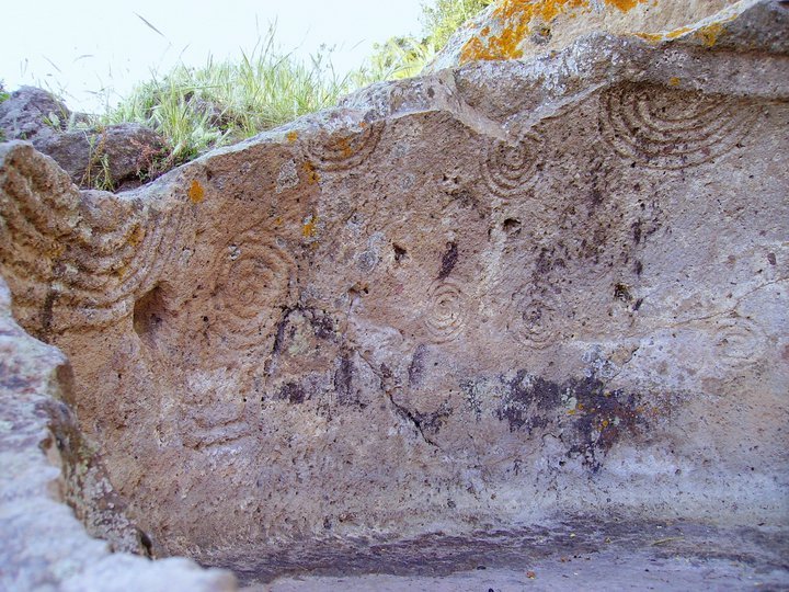 tomba-delle-spirali-necropoli-di-villaperuccio