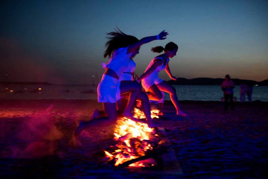 Salto del fuoco di San Giovanni ad Alghero
