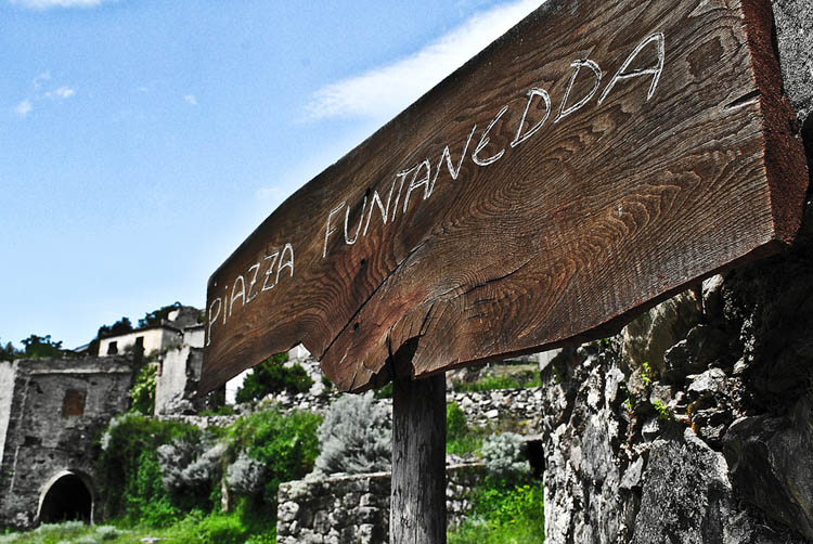 piazza-funtanedda-gairo-vecchia