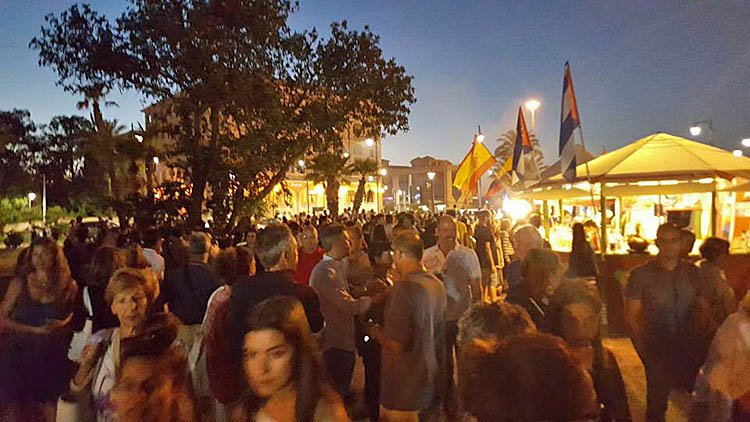 folla-alla-festa-del-gusto-olbia