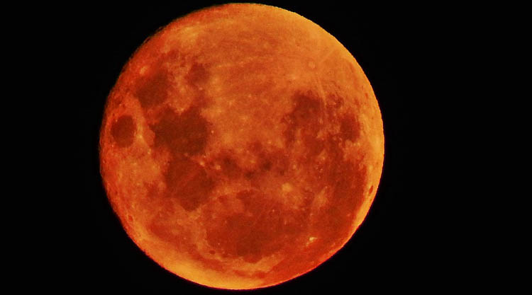 eclissi-luna-rossa-sardegna