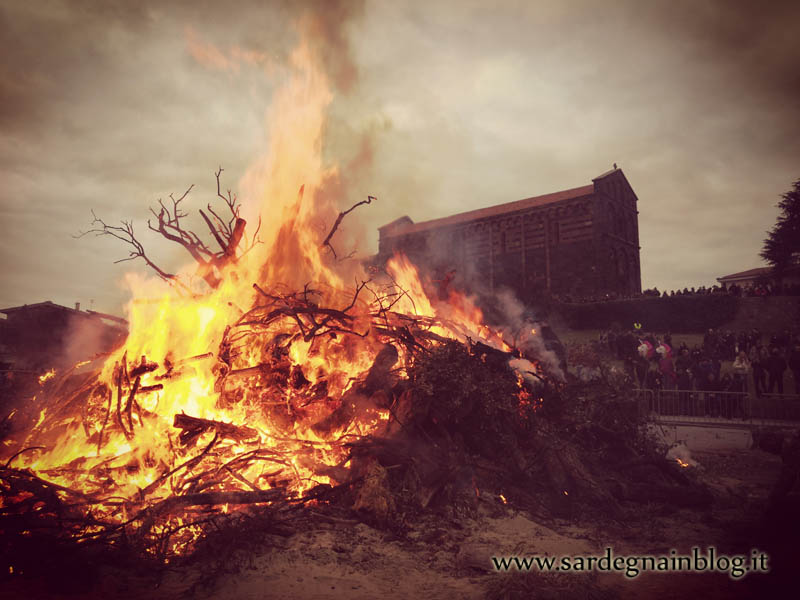 fuoco-sant-antonio-ottana