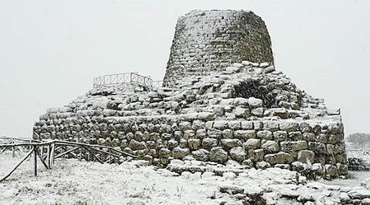 nuraghe-santu-antine-innevato