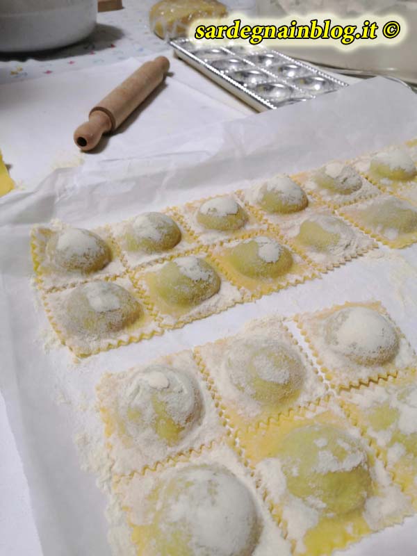 preparazione_ravioli_carciofi