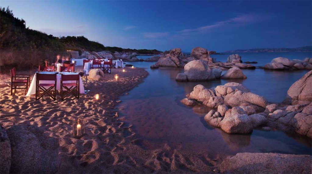 Cena in spiaggia al valle dell'Erica resort
