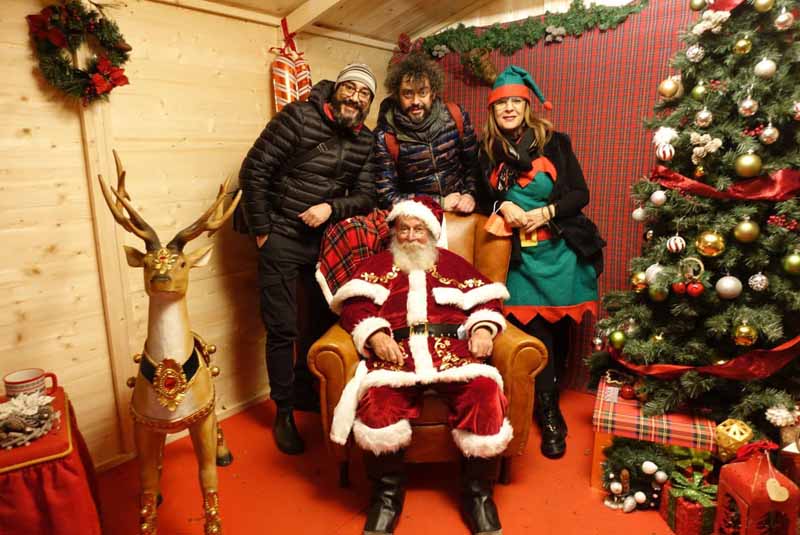 Babbo Natale con Pino e gli Anticorpi a Ossi