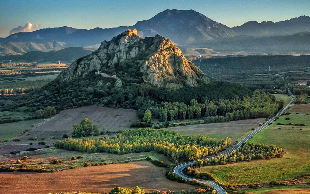 Spettacolare veduta aerea del Castello di Acquafredda a Siliqua