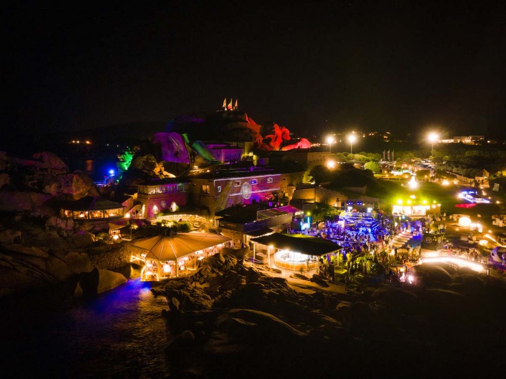 Phi Beach di notte, Sardegna