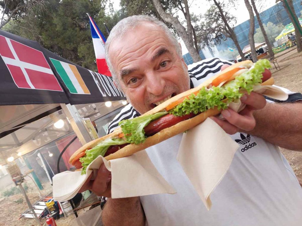 MEGA PANINO CON I WURSTEL BAVARESI ALLA FESTA DEL GUSTO