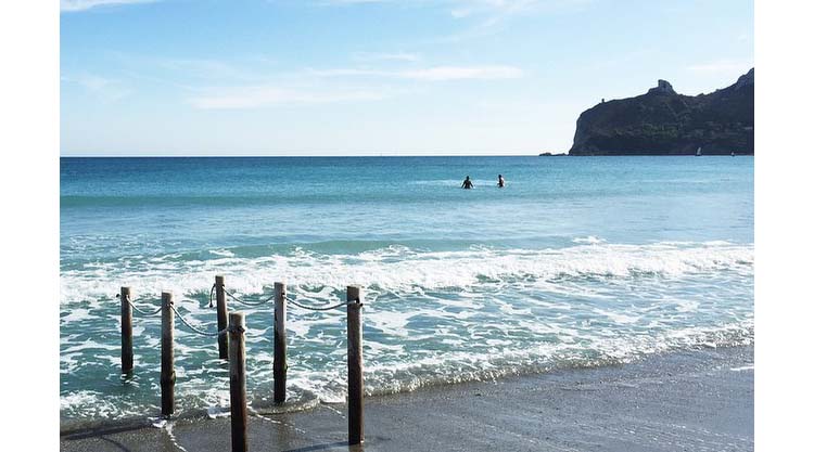 poetto-cagliari-bagno-novembre