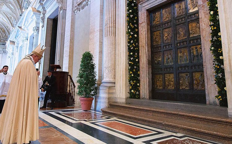 papa-francesco-porta-santa