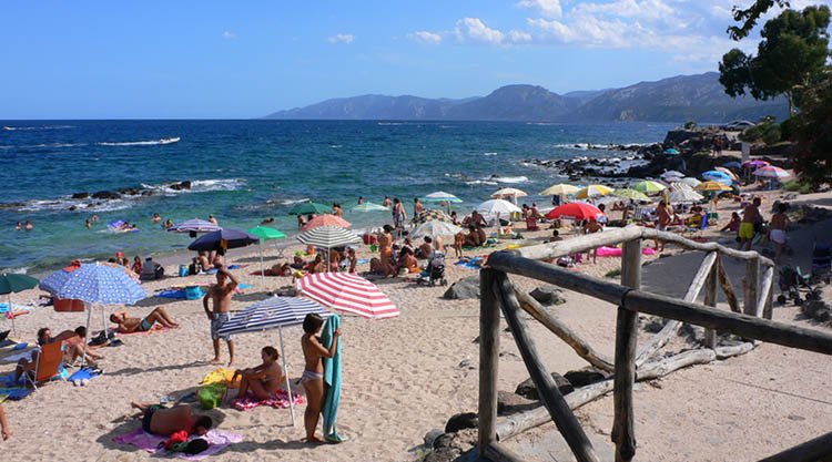 cala-gonone-spiaggia-cittadina