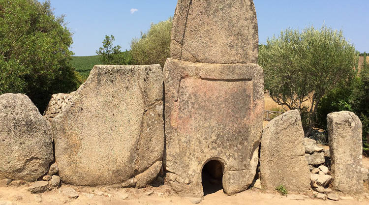 tomba-de-giganti-coddhu-ecchju-arzachena