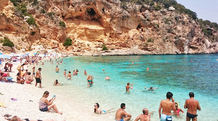 bagnanti-a-cala-biriola