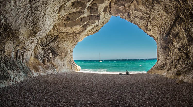 cala-luna-grotta