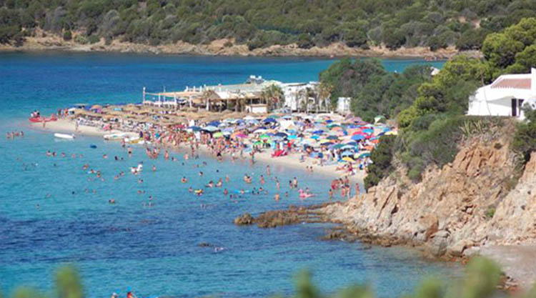 spiaggia-tuerredda-affollata