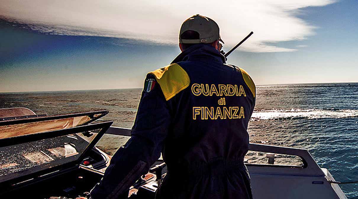 Motovedetta della Guardia di Finanza!