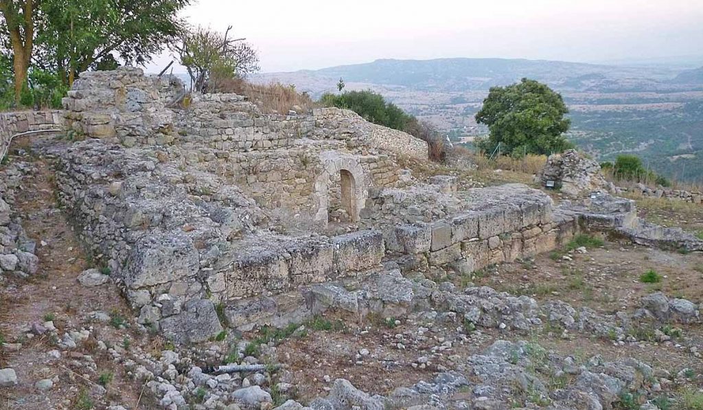 Rovine del castello dei Doria a Monteleone Roccadoria, in Sardegna