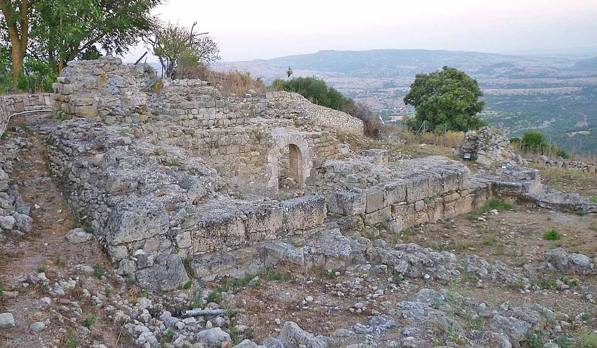 Rovine del castello dei Doria a Monteleone Roccadoria, in Sardegna