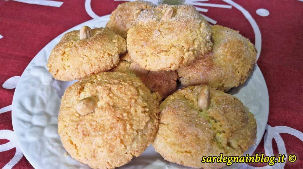 Amaretti sardi, morbidi e fragranti