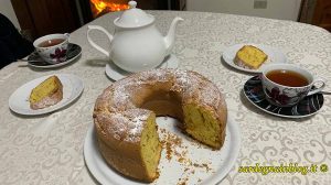 Ciambella all'anice di nonna Ada con zucchero a velo