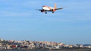 Aereo easyJet vola su Cagliari