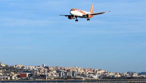 Aereo easyJet vola su Cagliari