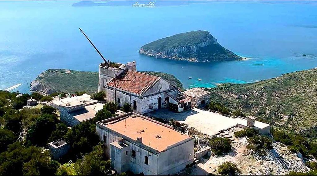 Faro di Capo Figari a Golfo Aranci, sullo sfondo Figarolo!