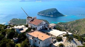 Faro di Capo Figari a Golfo Aranci, sullo sfondo Figarolo!
