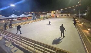 Pista di pattinaggio su ghiaccio a Budoni