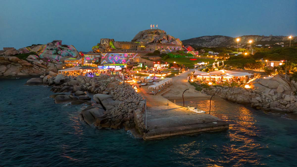 Phi Beach al tramonto in Costa Smeralda