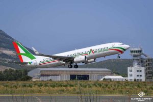 Aereo di AeroItalia decolla dall'aeroporto di Alghero