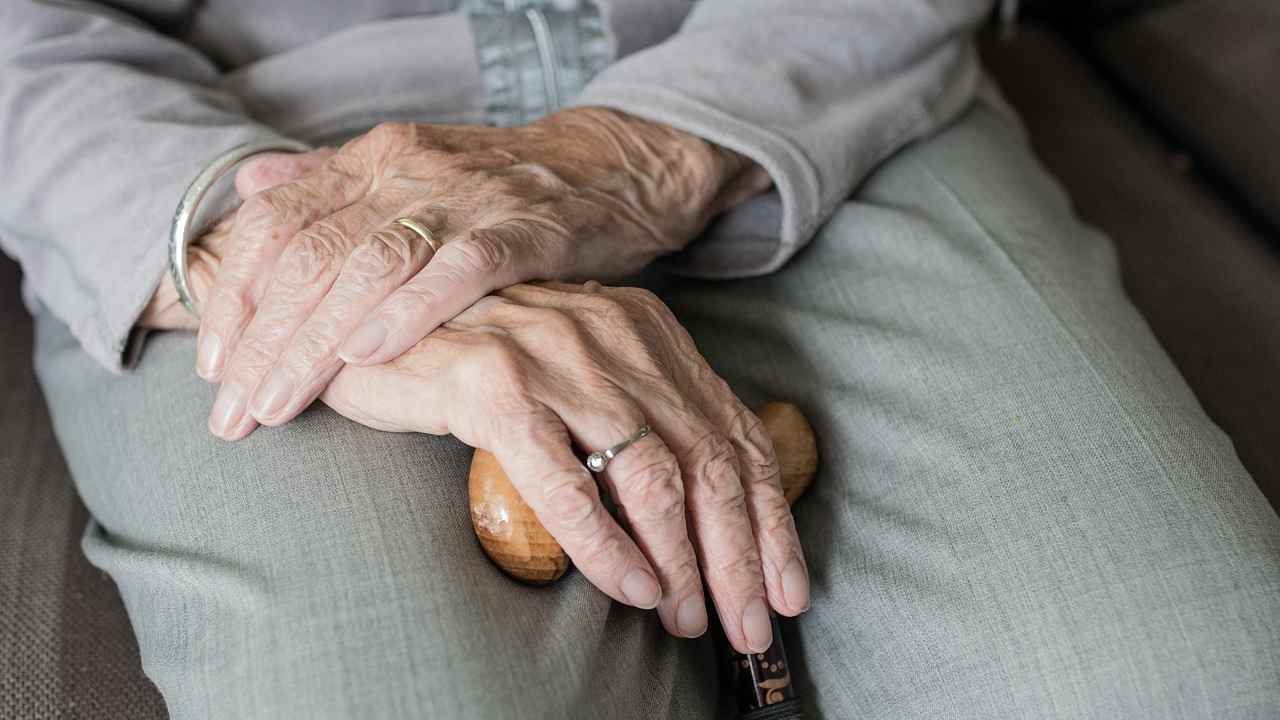 Sassari, anziana scompare nel nulla e scatta l’allarme | Ritrovata dopo ore: malata di Alzheimer, è in buone condizioni