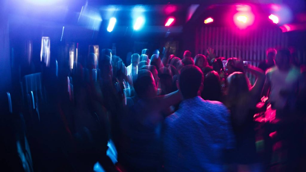 Costa Smeralda, dopo una notte brava finisce in manette | Turista arrestato: accuse gravissime