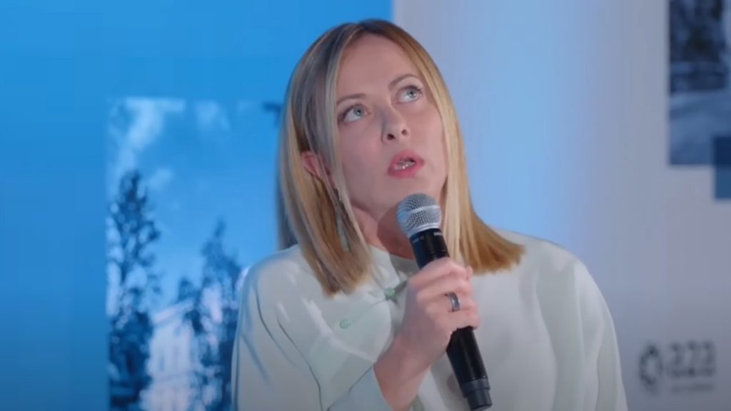 Politica in vacanza, Meloni “tradisce” la Puglia | La Premier opta per la Sardegna