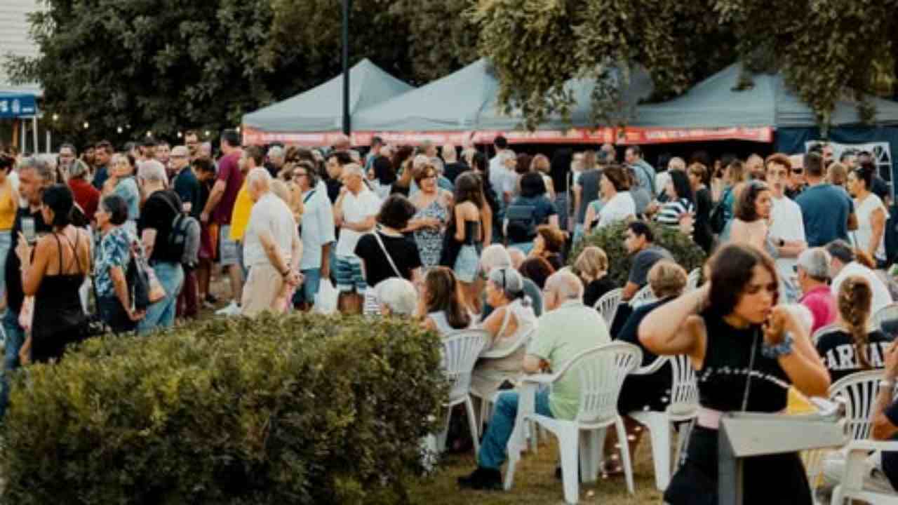 Iglesias, tradizione in festa | Mustatzeddu di qualità e musica nel Parco delle Rimembranze: la sagra ha conquistato tutti