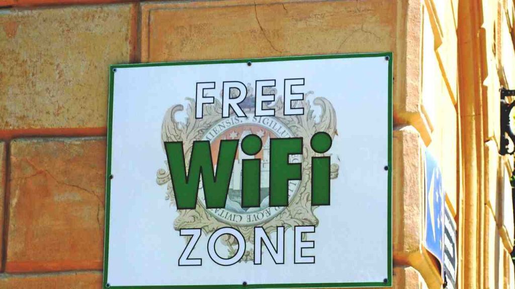 Cagliari, il Wi-Fi pubblico è un disastro | Connessione assente dal Poetto a via Roma: turisti offline