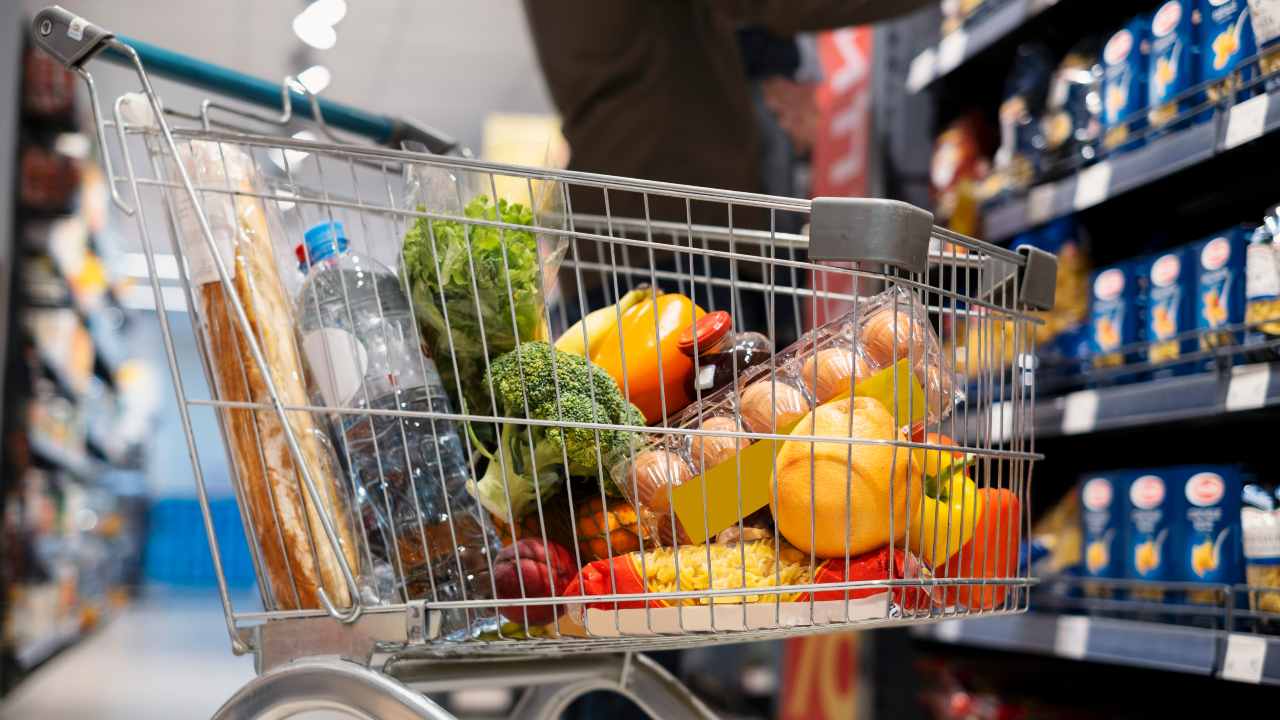 Carrello pieno al supermercato, basta presentare un documento - sardegnainblog.it - 20250930