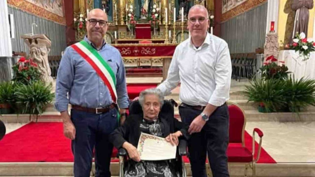 Grande traguardo per l'anziana donna