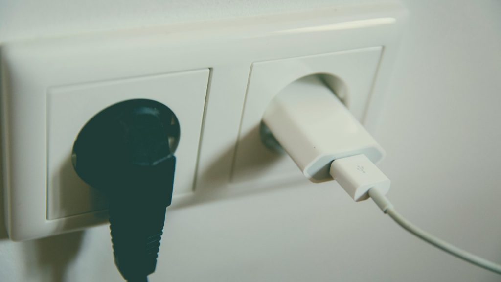Consumo energetico, mai staccare la presa elettrica - sardegnainblog.it - 20250918