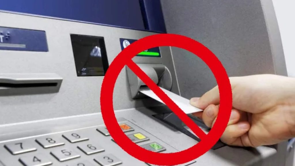 Niente carta per il prelievo al bancomat