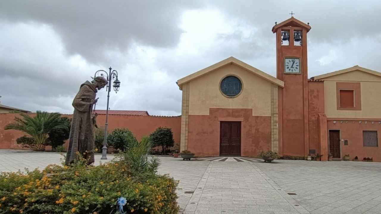 Villaperuccio, cittadini in azione per fermare i ladri nella chiesa | Notte di tensione