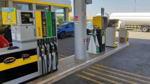 Occhio all'orario in cui facciamo benzina