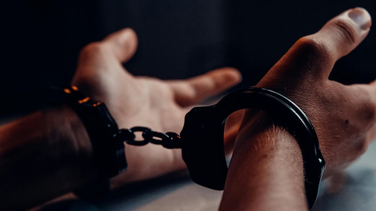 Decimoputzu, droga e munizioni in casa | Arrestato 23enne: un chilo di hashish, cocaina e proiettili