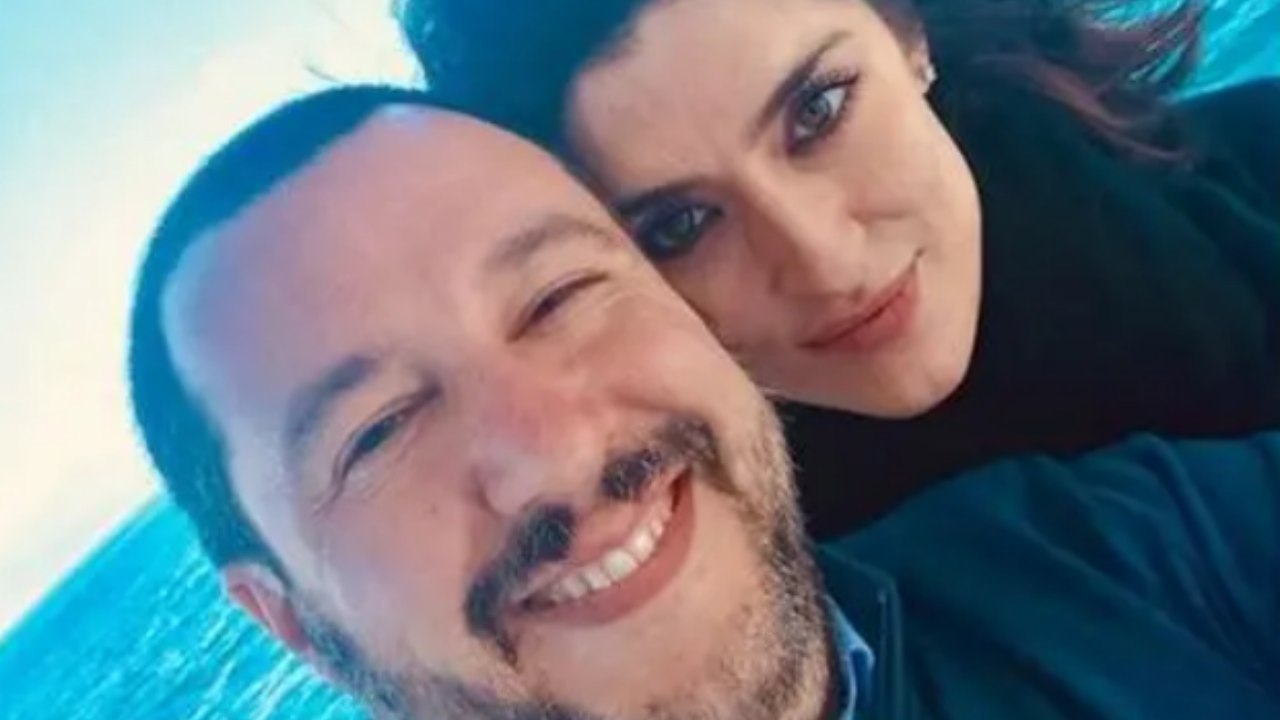 In primo piano Matteo Salvini e Elisa Isoardi