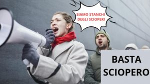 Uomo e donna si ribellano con cartello e megaofno